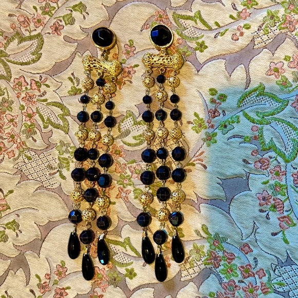 Vintage ’70’s - 7.5” Shoulder Duster Earrings from NYC in Gold Filagree & Black - Picture 1 of 6